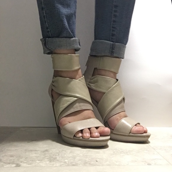 MICHAEL/ MICHAEL KORS • Criss Cross Sandal Heels 8 - Picture 1 of 8